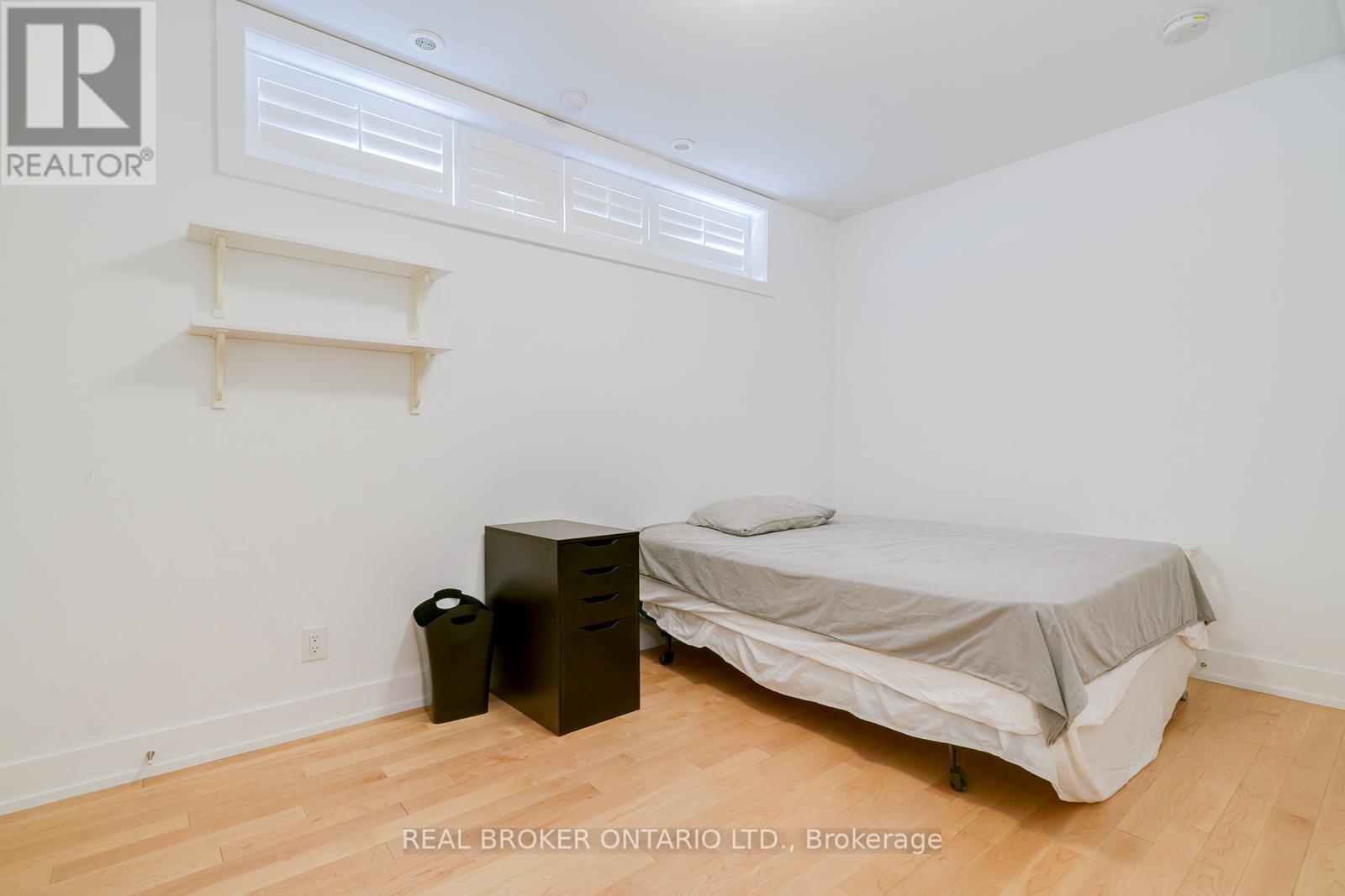1 - 207 Beverley Street, Toronto, Ontario  M5T 1Z4 - Photo 10 - C12639686