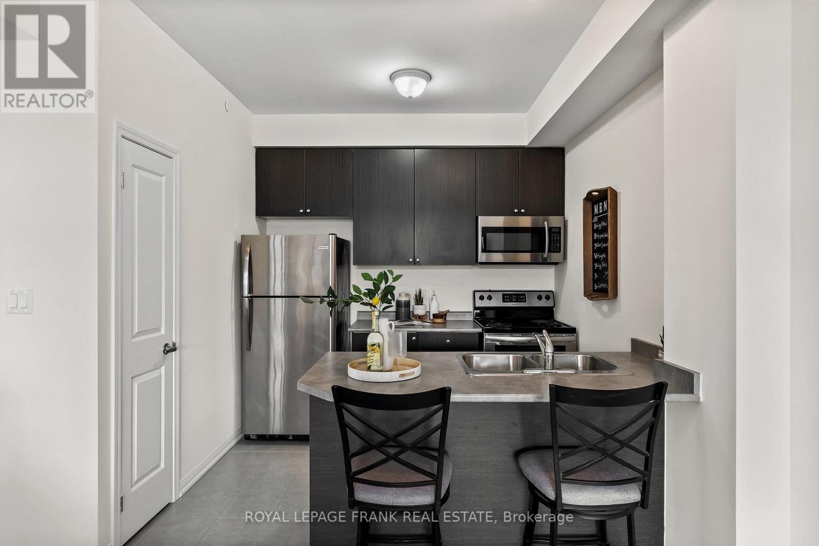 405 - 80 Aspen Springs Drive, Clarington, Ontario  L1C 0V4 - Photo 4 - E12639644