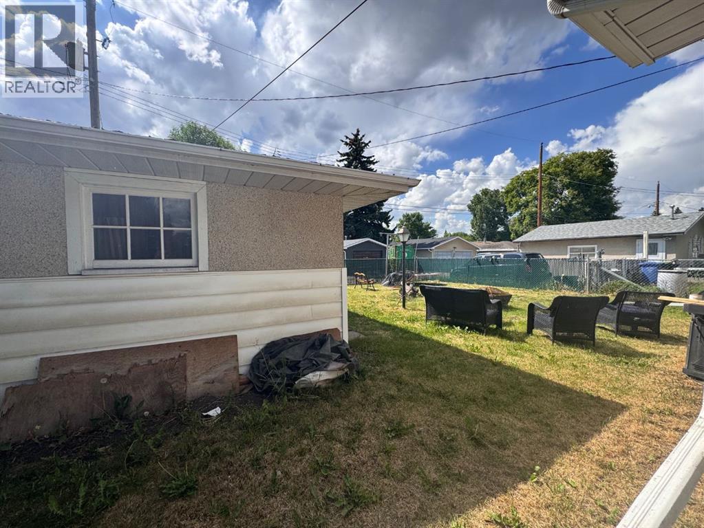 2521 35 Street Se, Calgary, Alberta  T2b 0x4 - Photo 5 - A2273670