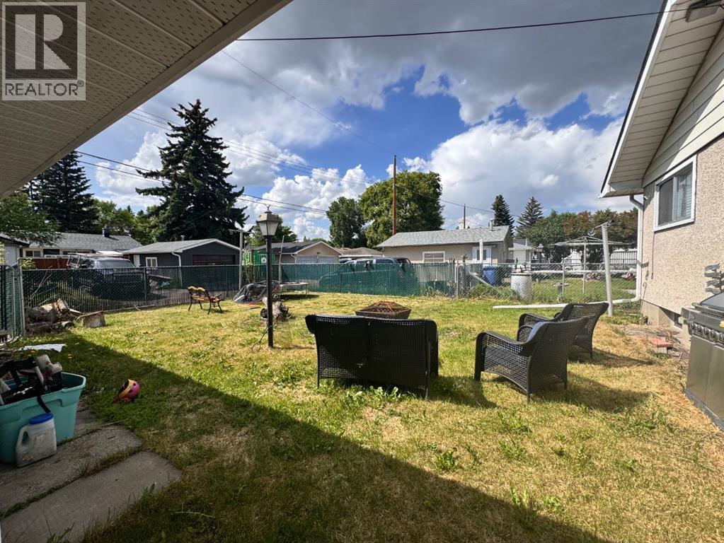 2521 35 Street Se, Calgary, Alberta  T2b 0x4 - Photo 2 - A2273670