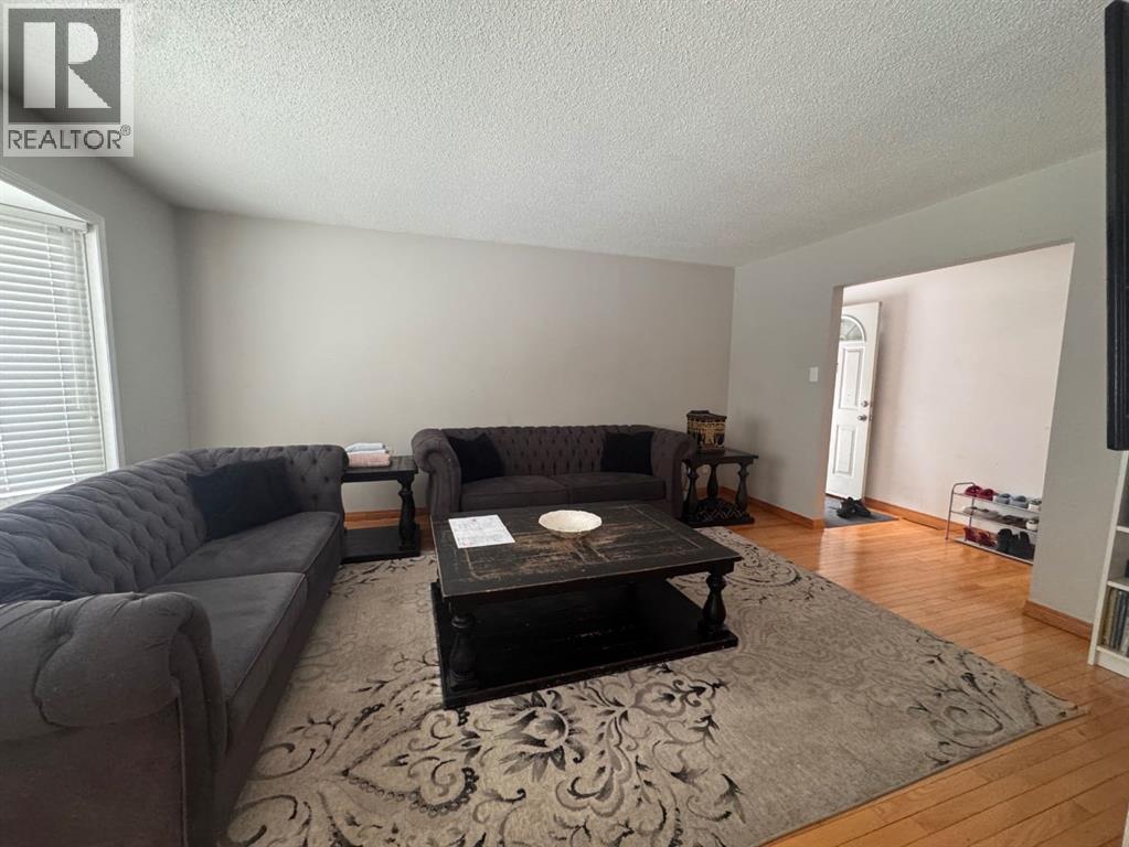 2521 35 Street Se, Calgary, Alberta  T2b 0x4 - Photo 7 - A2273670