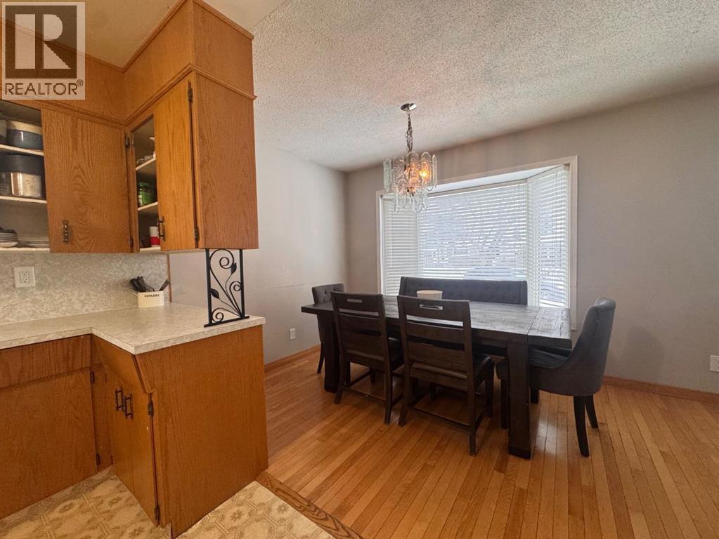 2521 35 Street Se, Calgary, Alberta  T2b 0x4 - Photo 11 - A2273670