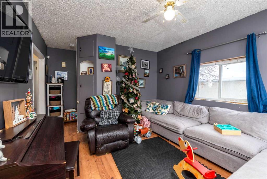 21 1 Street W, Neilburg, Saskatchewan  S0M 2C0 - Photo 3 - A2274600