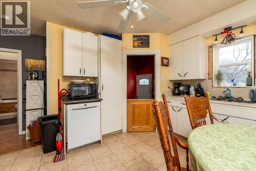 21 1 Street W, Neilburg, Saskatchewan  S0M 2C0 - Photo 7 - A2274600