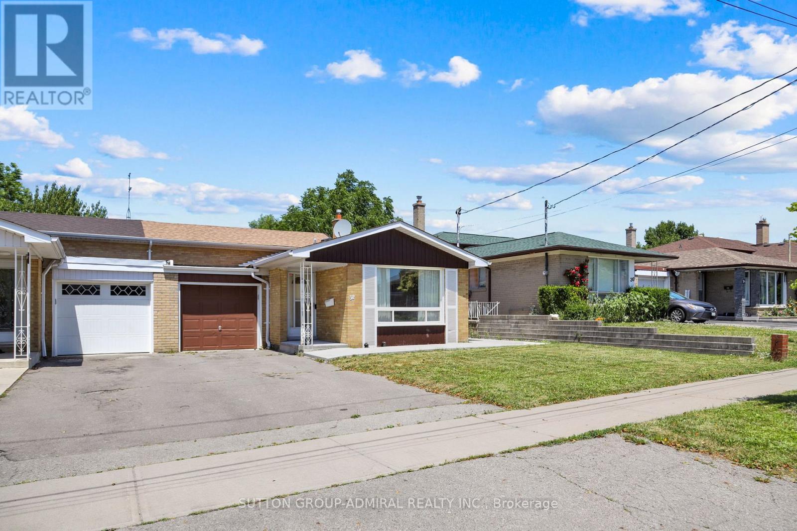 38 FRANKTON CRESCENT, Toronto, Ontario