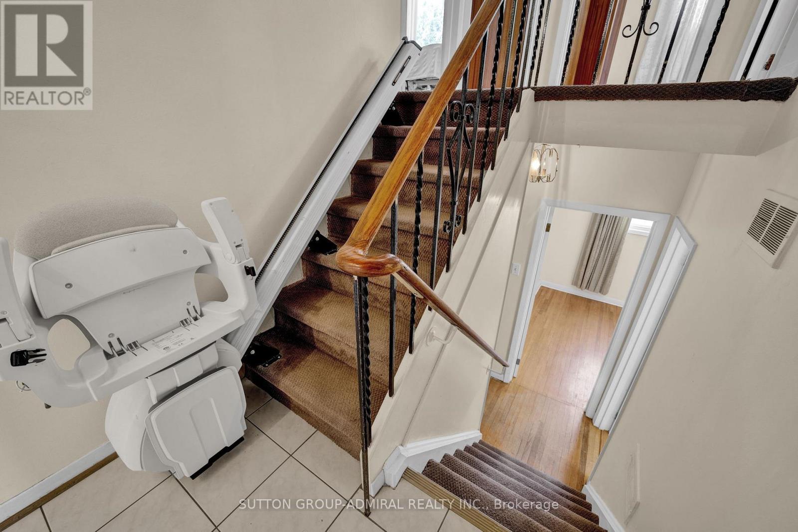 38 Frankton Crescent, Toronto, Ontario  M3J 1C1 - Photo 17 - W12639634