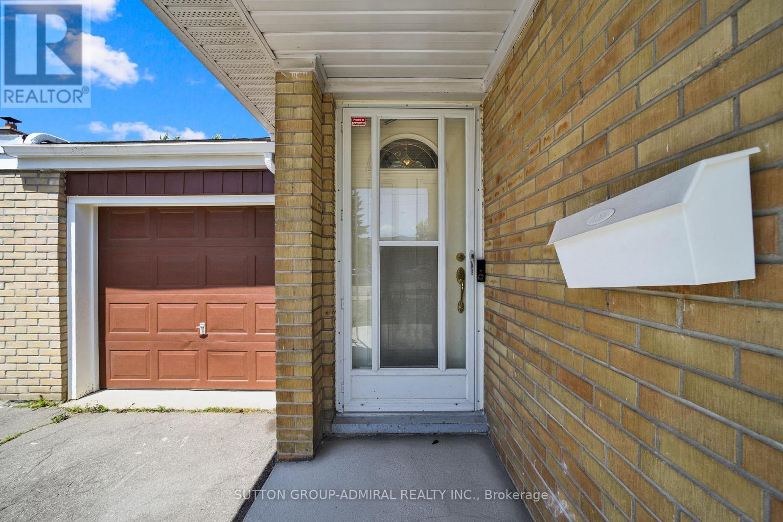 38 Frankton Crescent, Toronto, Ontario  M3J 1C1 - Photo 3 - W12639634