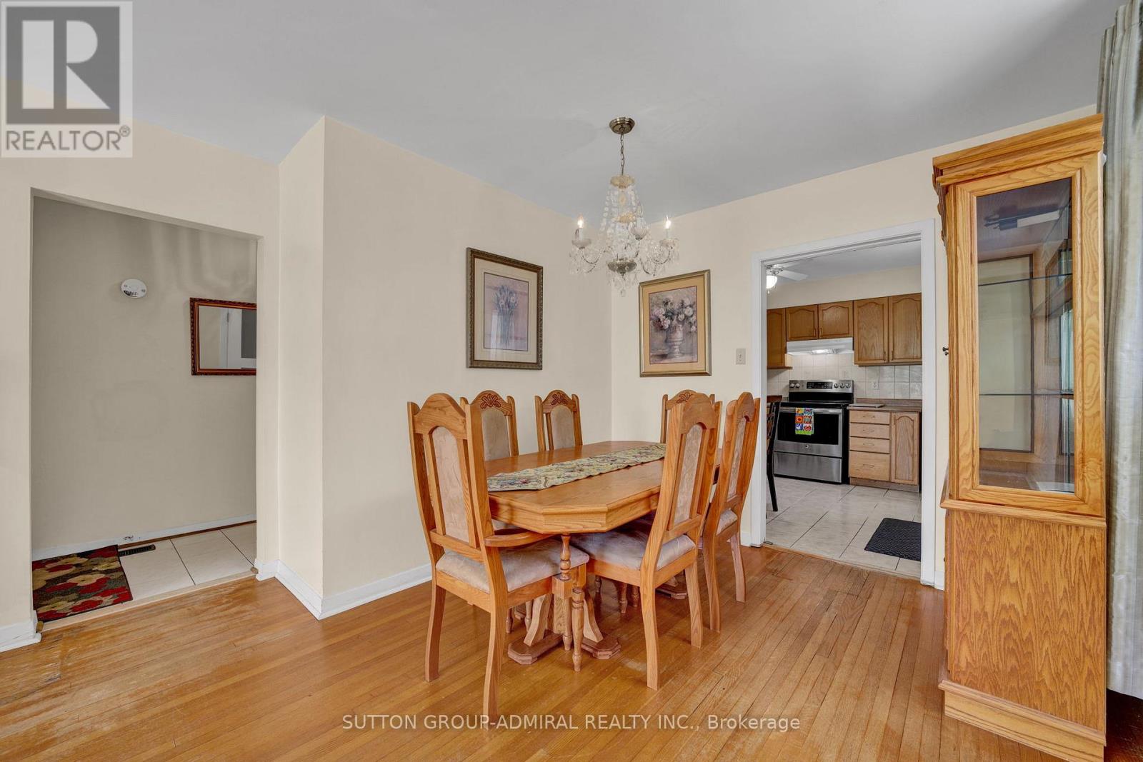 38 Frankton Crescent, Toronto, Ontario  M3J 1C1 - Photo 8 - W12639634