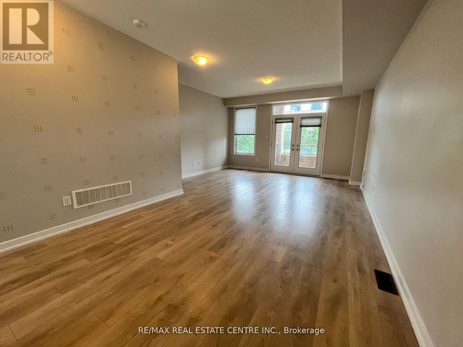 171 Sabina Drive, Oakville, Ontario  L6H 7C3 - Photo 5 - W12639712