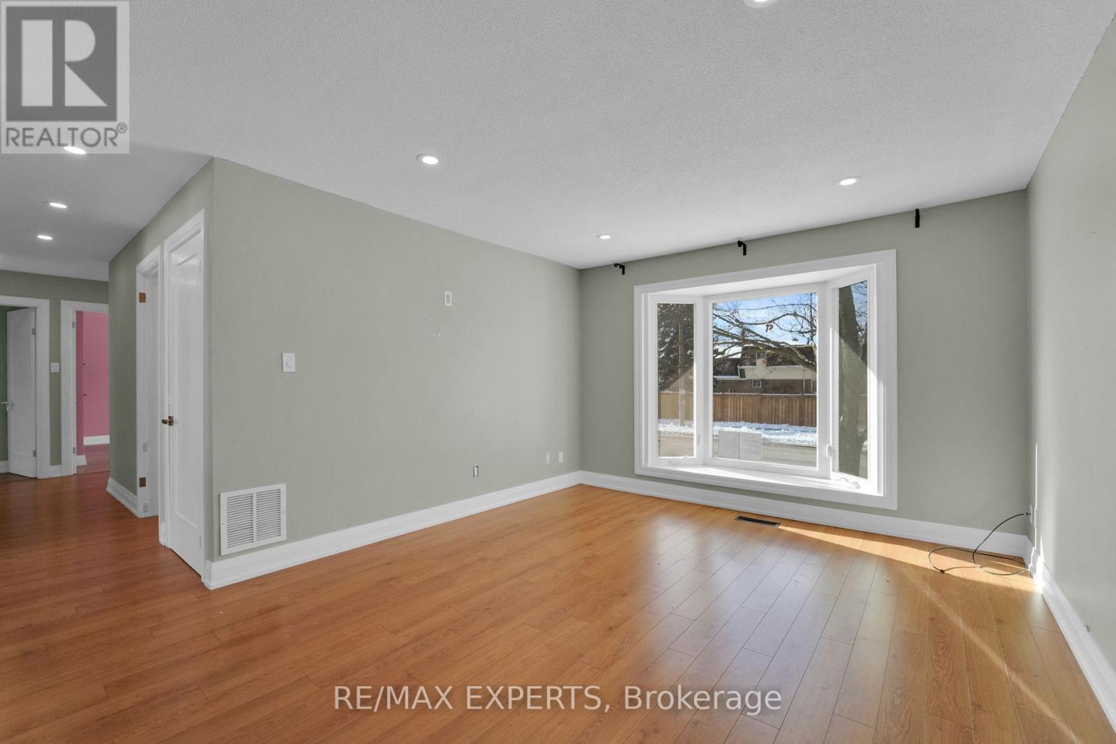 6883 Shelter Bay Road, Mississauga, Ontario  L5N 1T8 - Photo 15 - W12639716