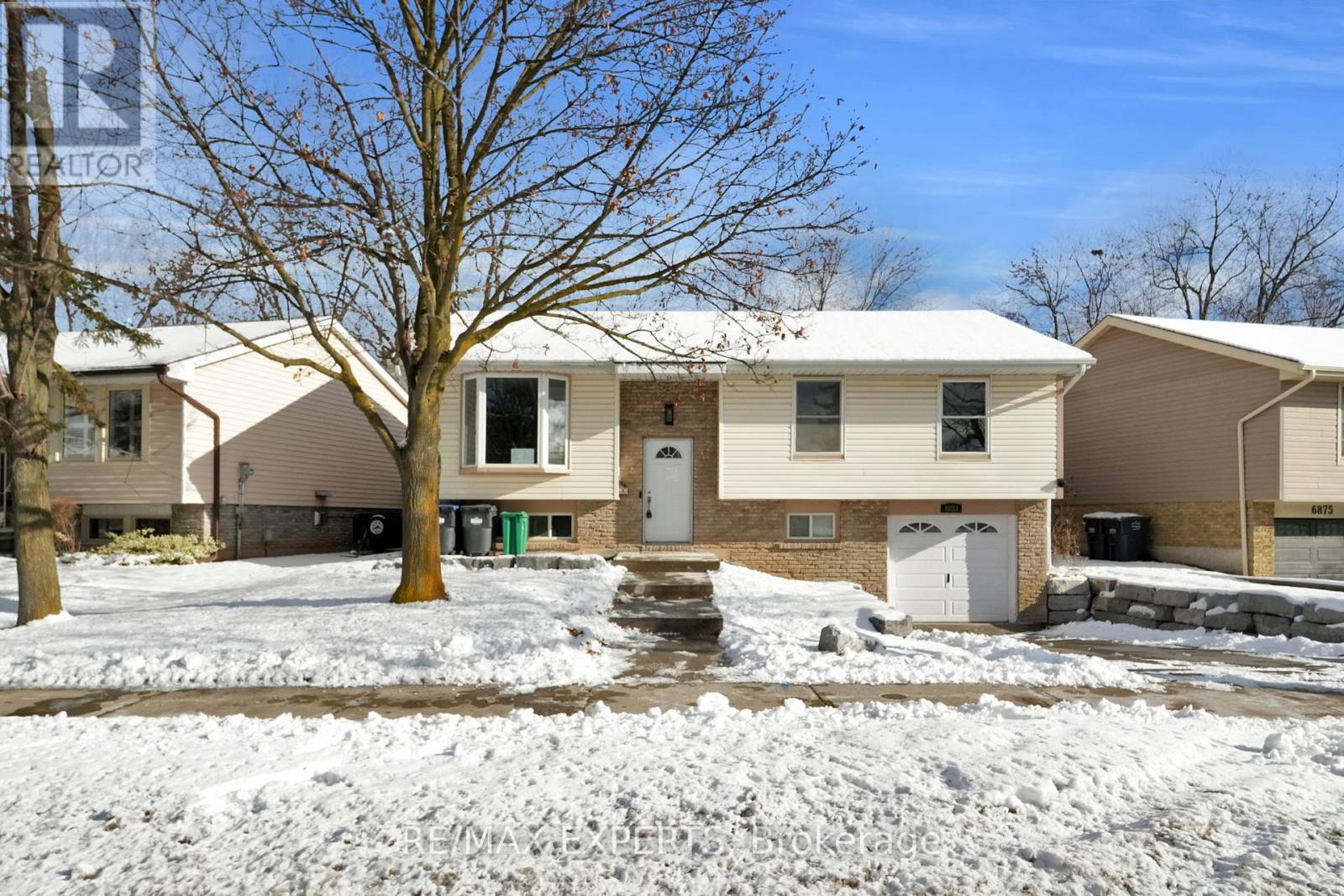 6883 Shelter Bay Road, Mississauga, Ontario  L5N 1T8 - Photo 2 - W12639716