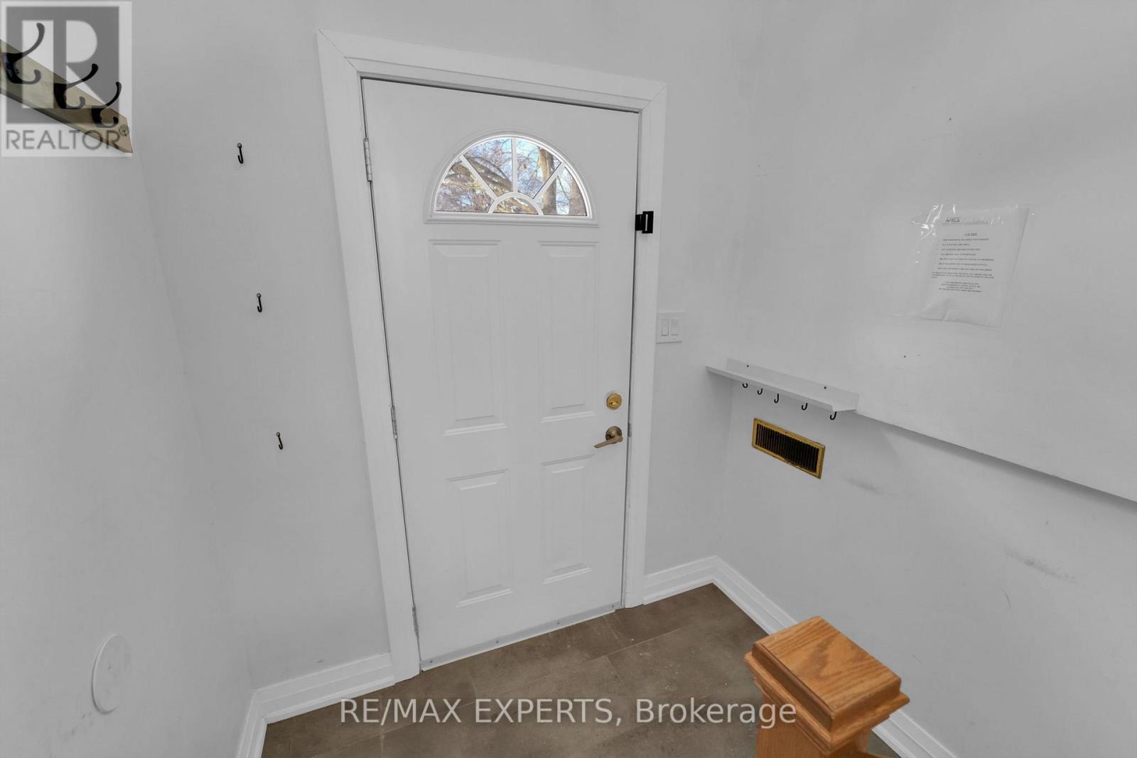 6883 Shelter Bay Road, Mississauga, Ontario  L5N 1T8 - Photo 5 - W12639716