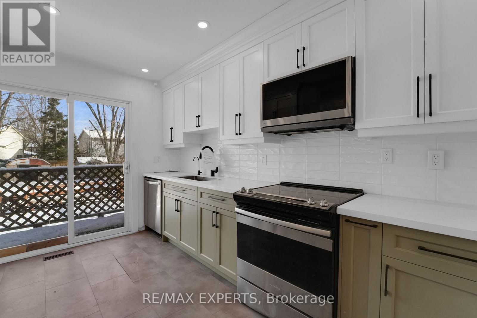 6883 Shelter Bay Road, Mississauga, Ontario  L5N 1T8 - Photo 7 - W12639716