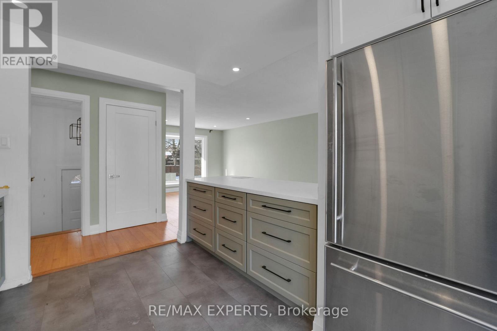 6883 Shelter Bay Road, Mississauga, Ontario  L5N 1T8 - Photo 9 - W12639716