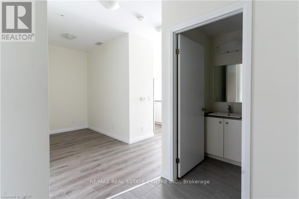 1301 - 104 Garment Street, Kitchener, Ontario N2G 0C3 - Photo 7 - X12639724
