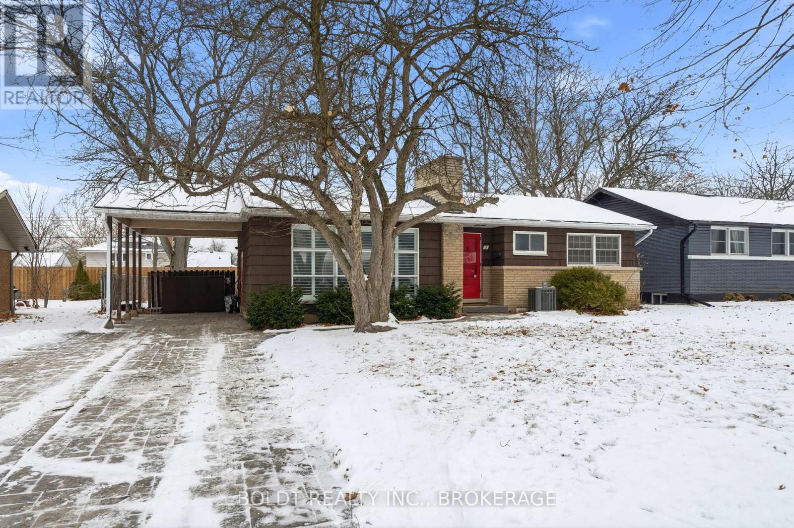 5 SWAN DRIVE, St. Catharines, Ontario