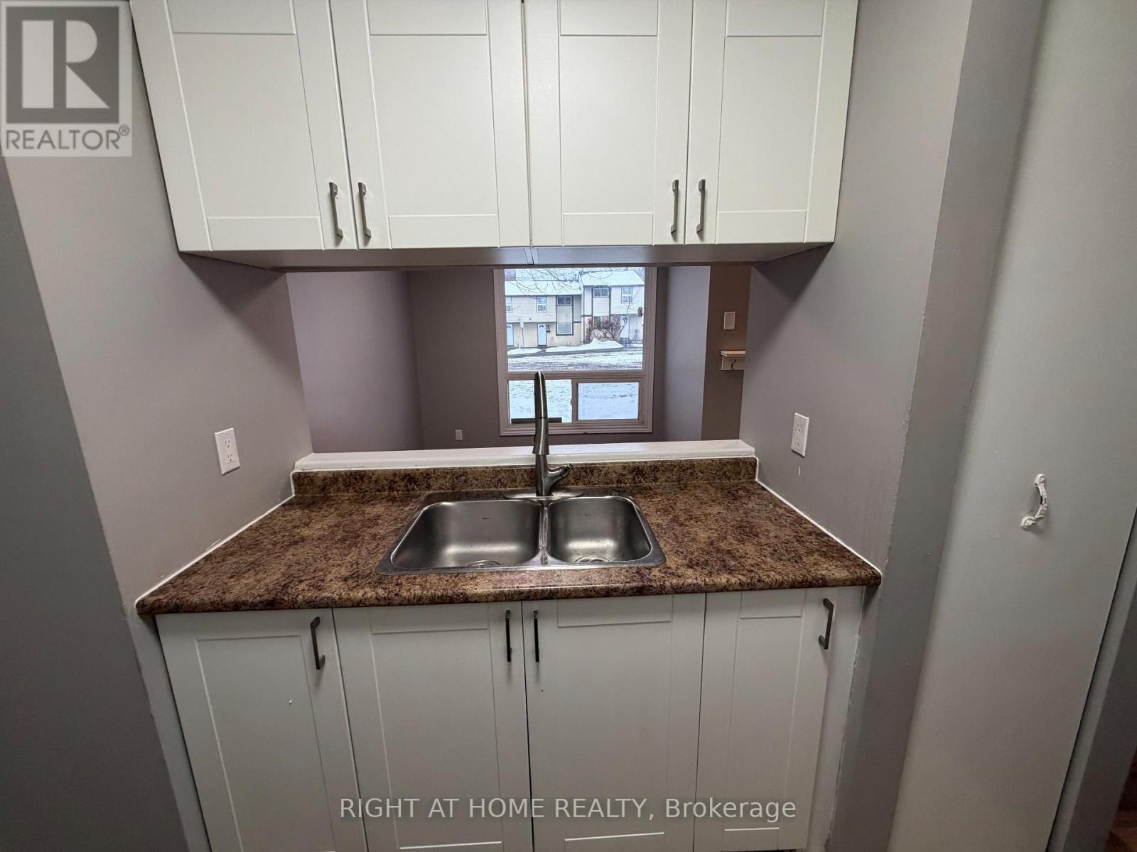 154 - 2570 Southvale Crescent, Ottawa, Ontario  K1B 5B6 - Photo 7 - X12639736