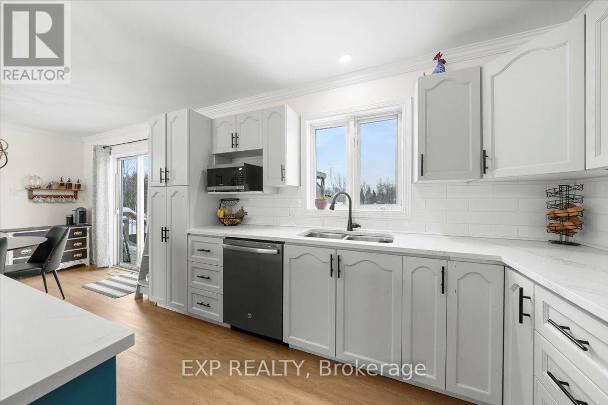 108 St Thomas Road, Russell, Ontario  K0A 3H0 - Photo 5 - X12639750