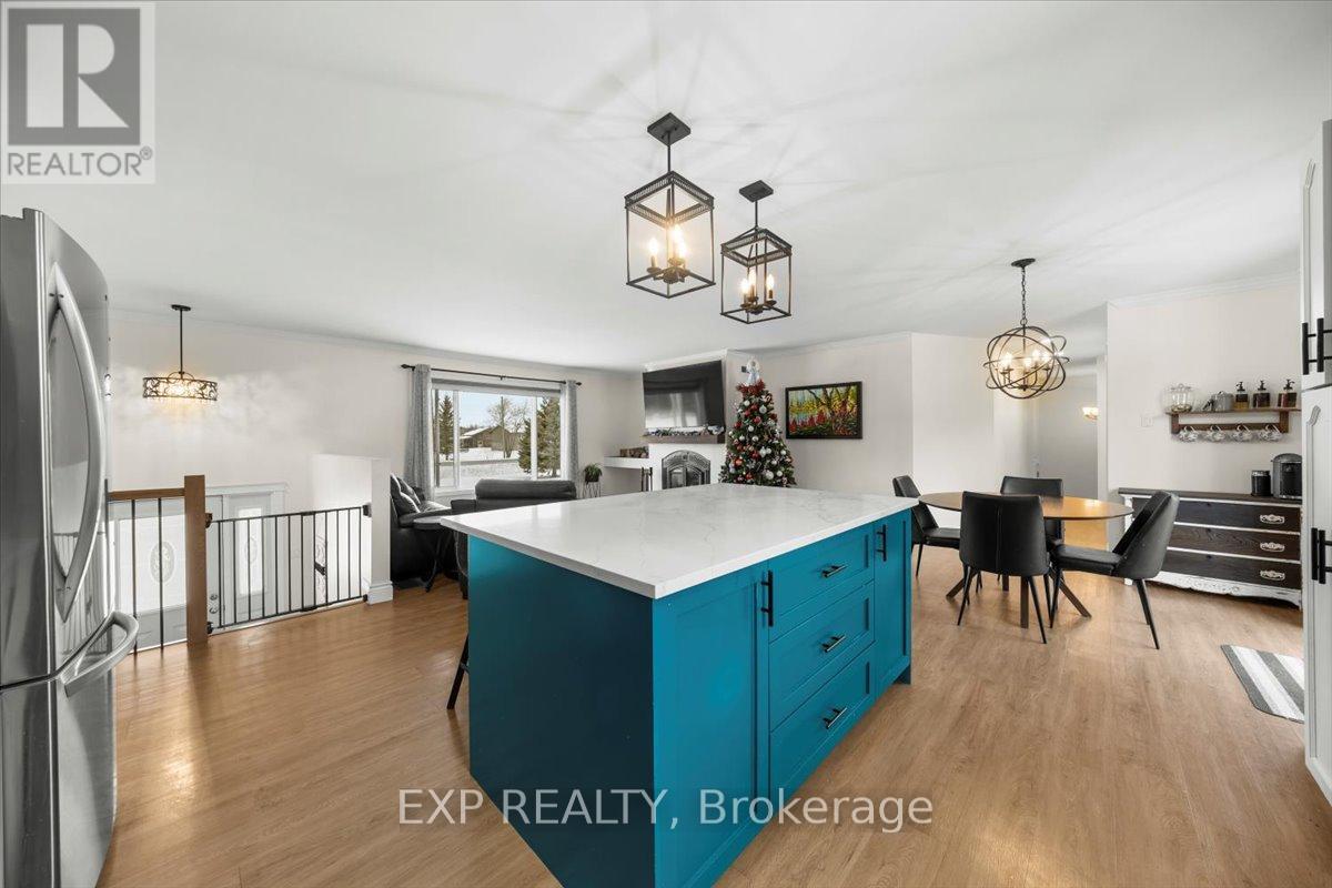 108 St Thomas Road, Russell, Ontario  K0A 3H0 - Photo 7 - X12639750