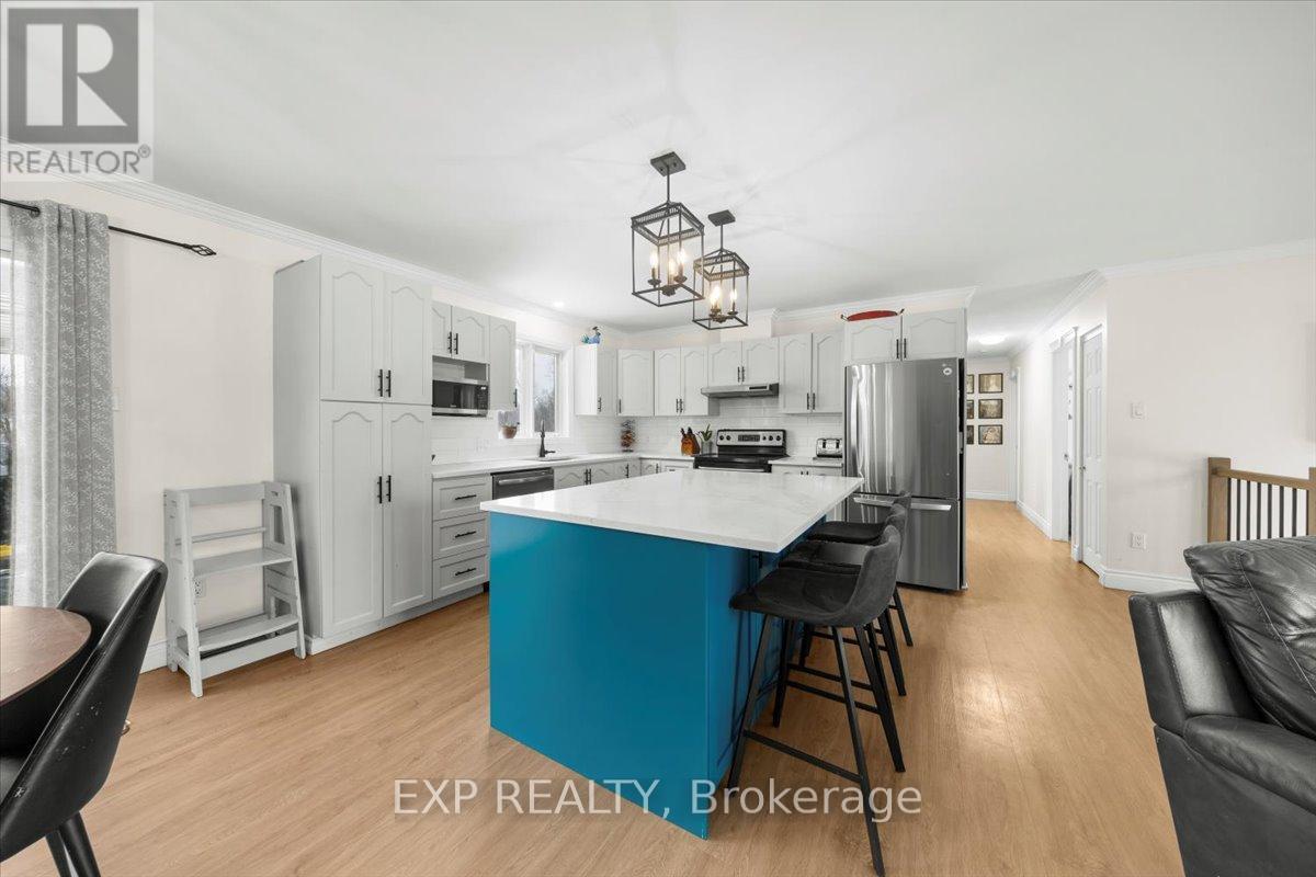 108 St Thomas Road, Russell, Ontario  K0A 3H0 - Photo 8 - X12639750