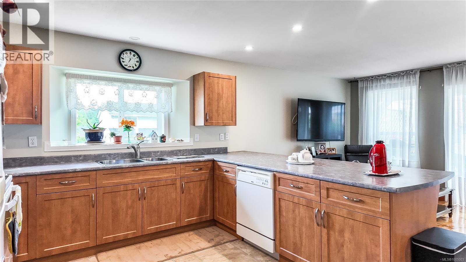 601 Azalea Pl, Campbell River, British Columbia  V9W 7H2 - Photo 4 - 1005003