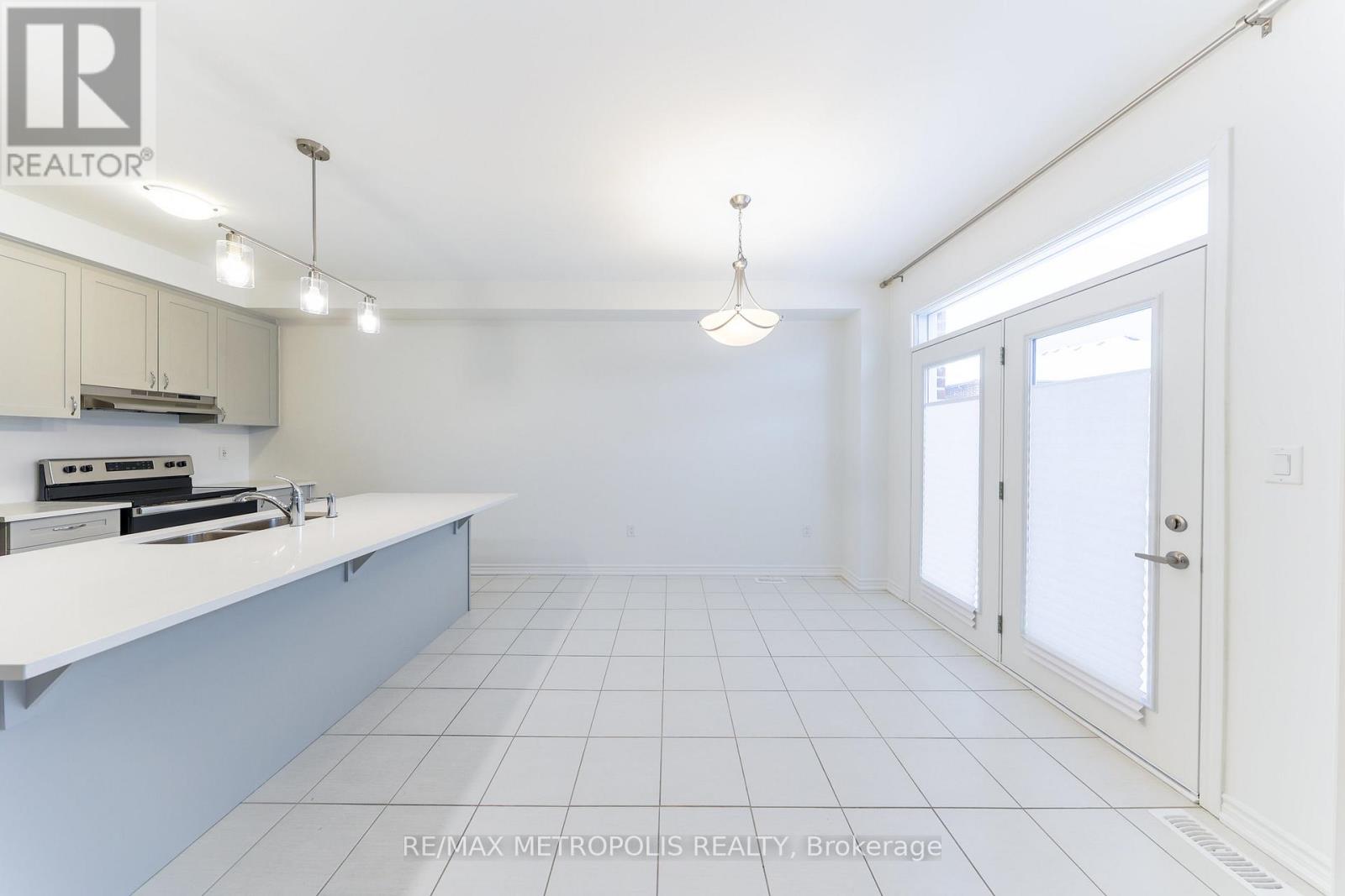 1493 Hawktail Path, Pickering, Ontario  L1X 0N9 - Photo 14 - E12639744