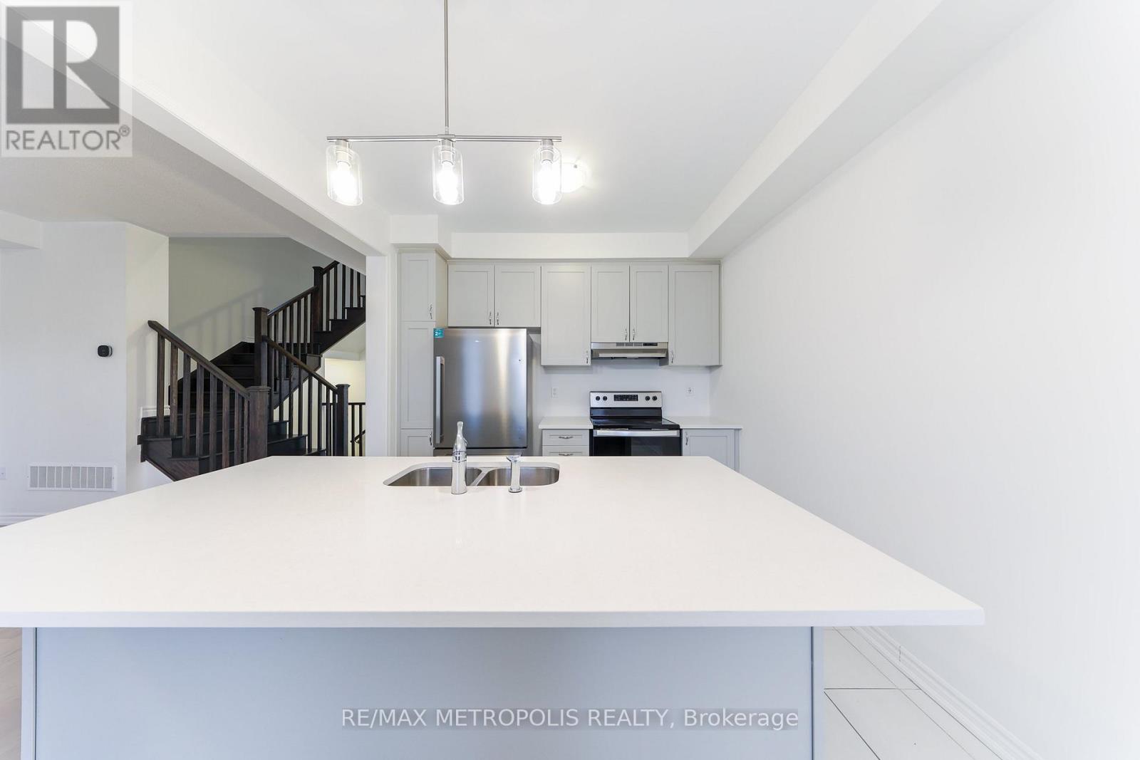 1493 Hawktail Path, Pickering, Ontario  L1X 0N9 - Photo 17 - E12639744