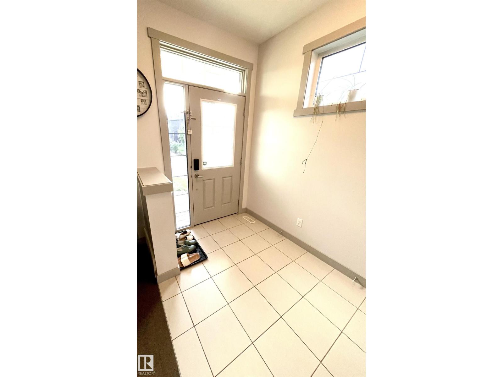 16464 15 Av Sw, Edmonton, Alberta  T6W 2Z7 - Photo 3 - E4468321