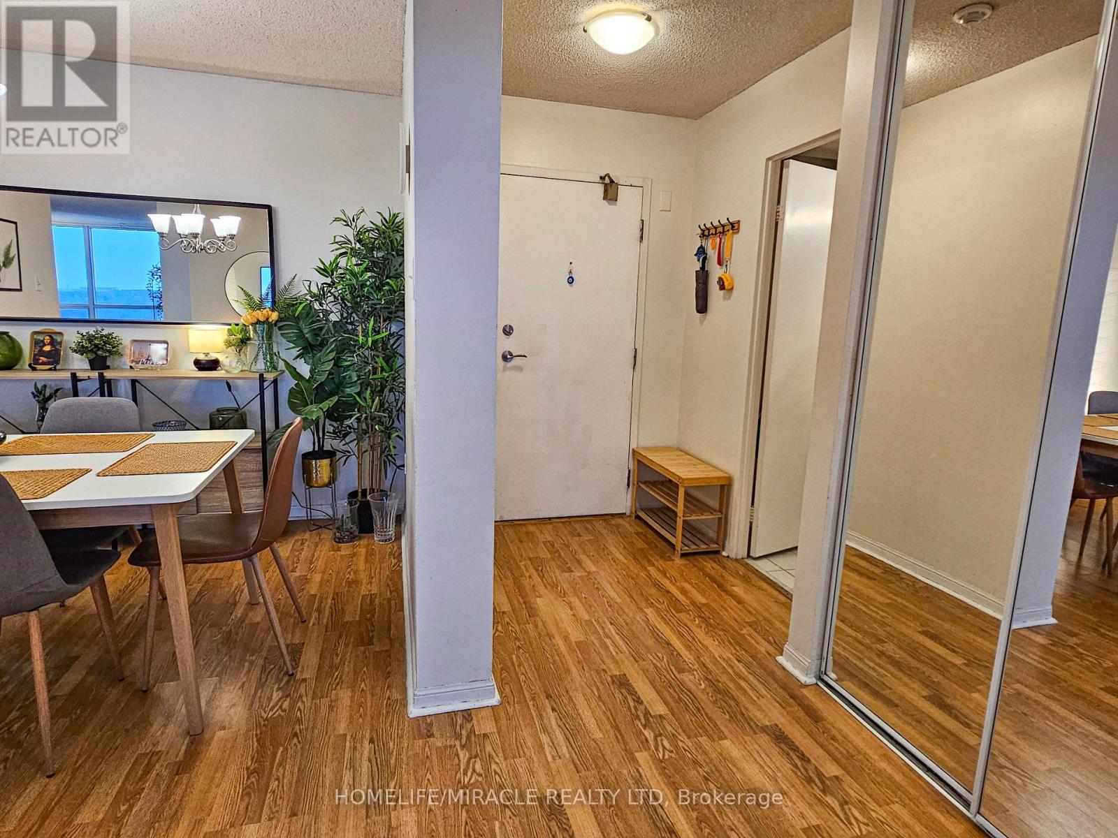 1206 - 12 Laurelcrest Street, Brampton, Ontario  L6S 5Y4 - Photo 8 - W12639740