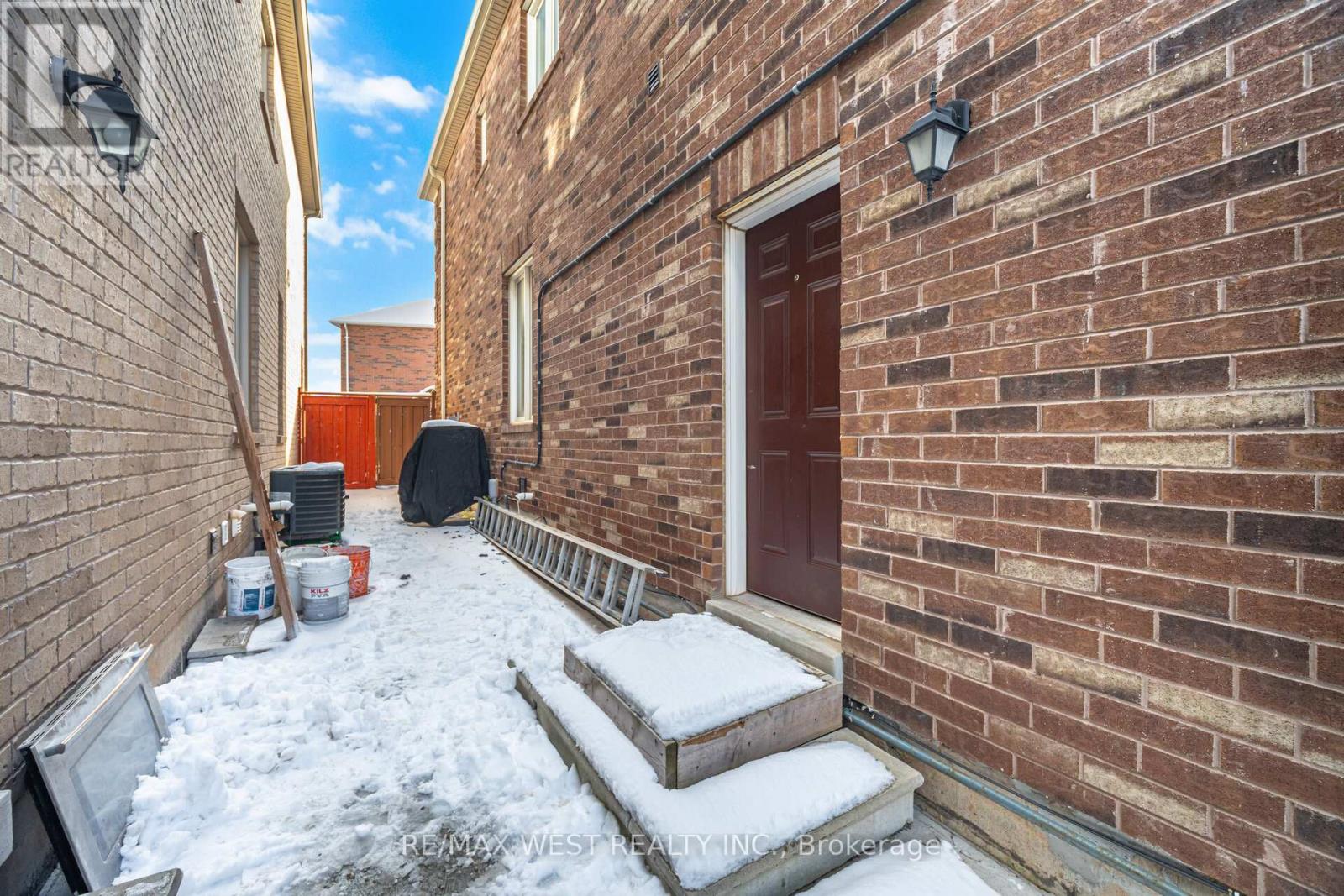 65 Elwin Road, Brampton, Ontario  L6X 5J7 - Photo 8 - W12639746