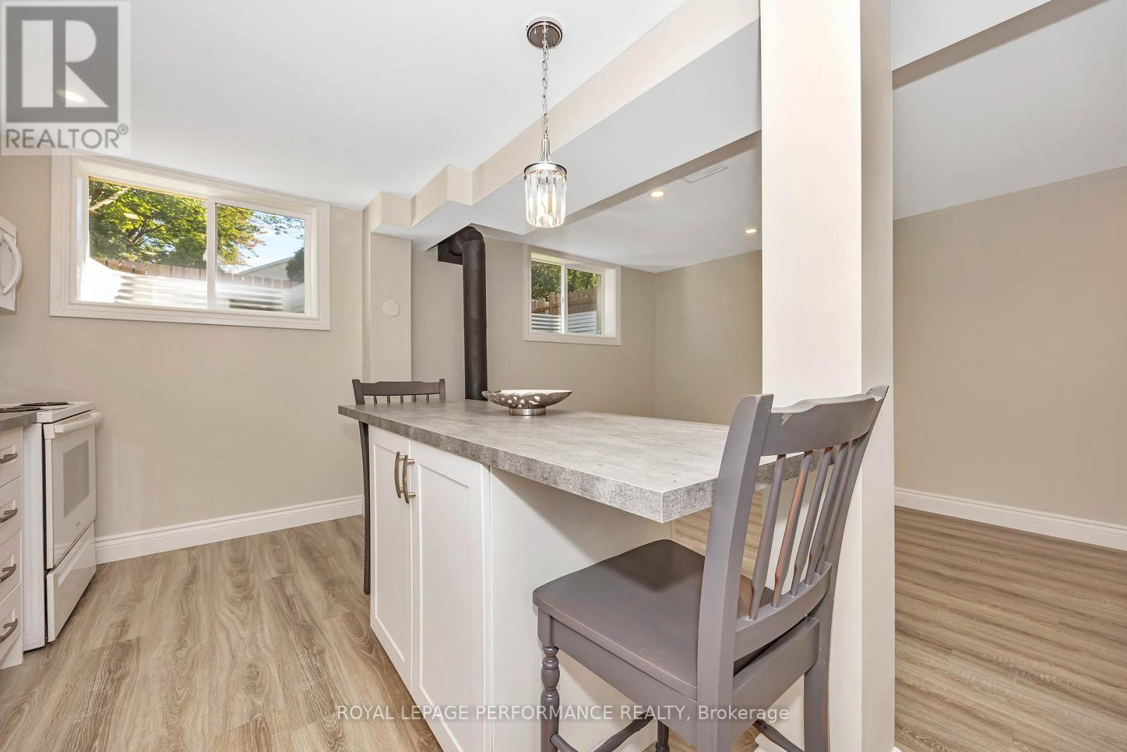 B - 336 Tulip Crescent, Ottawa, Ontario  K1E 2B1 - Photo 10 - X12639792