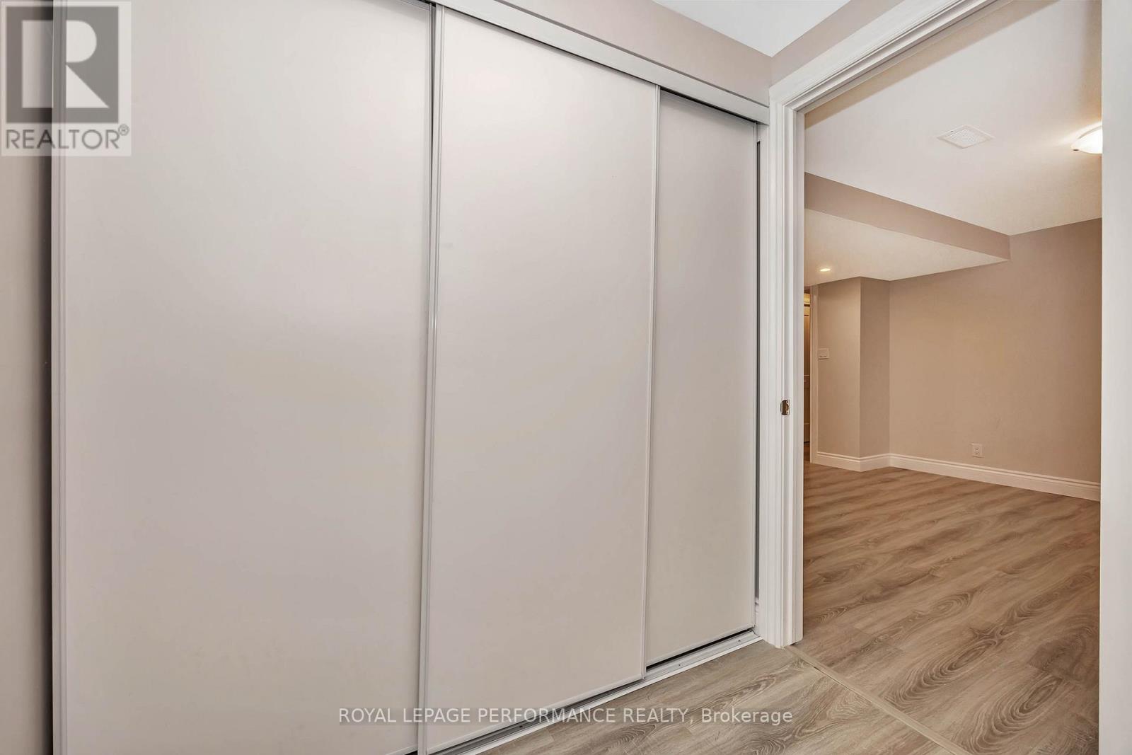 B - 336 Tulip Crescent, Ottawa, Ontario  K1E 2B1 - Photo 12 - X12639792