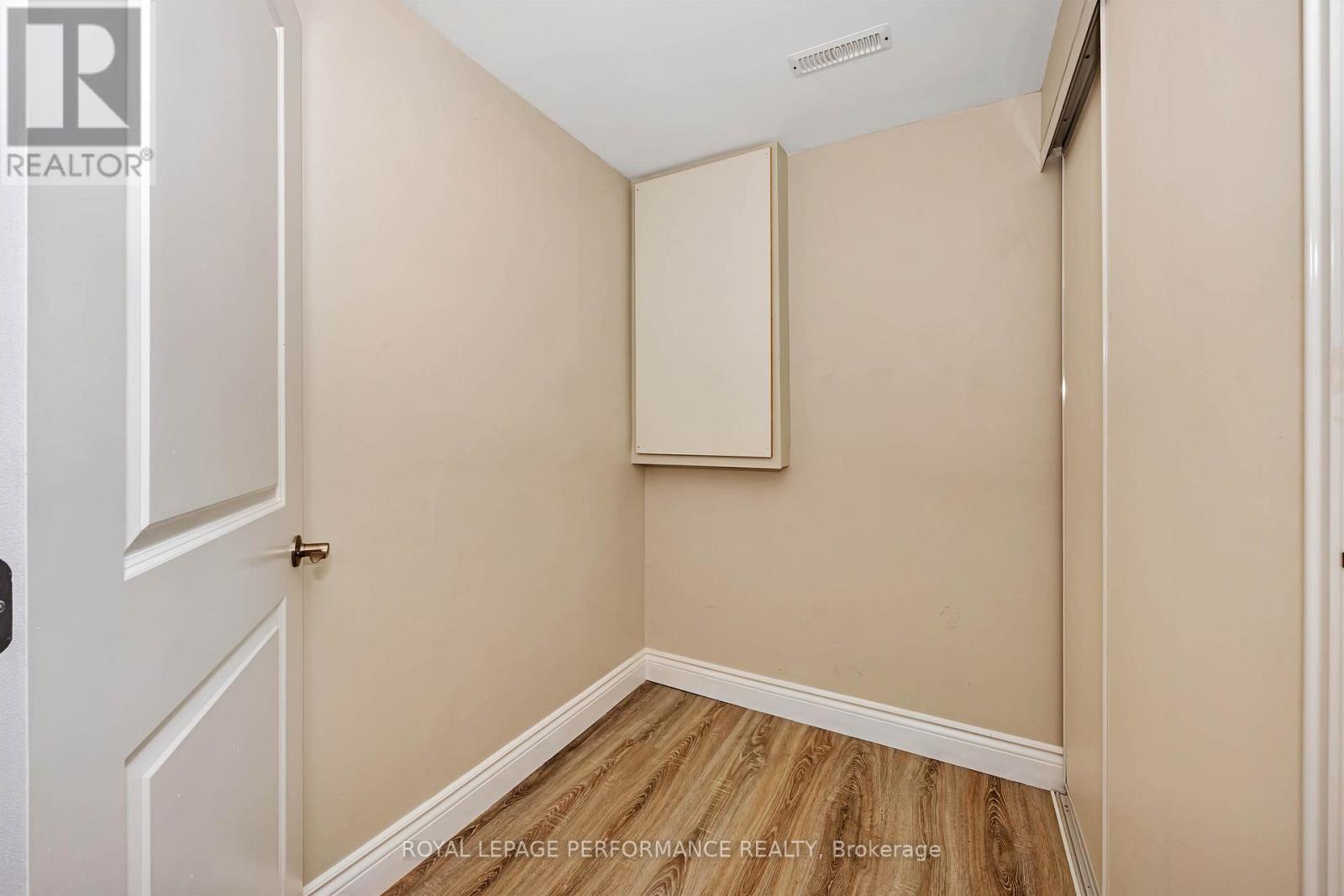 B - 336 Tulip Crescent, Ottawa, Ontario  K1E 2B1 - Photo 13 - X12639792