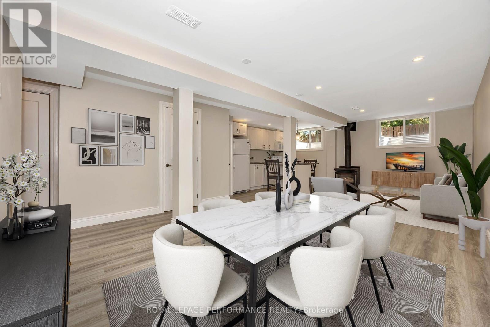 B - 336 Tulip Crescent, Ottawa, Ontario  K1E 2B1 - Photo 5 - X12639792