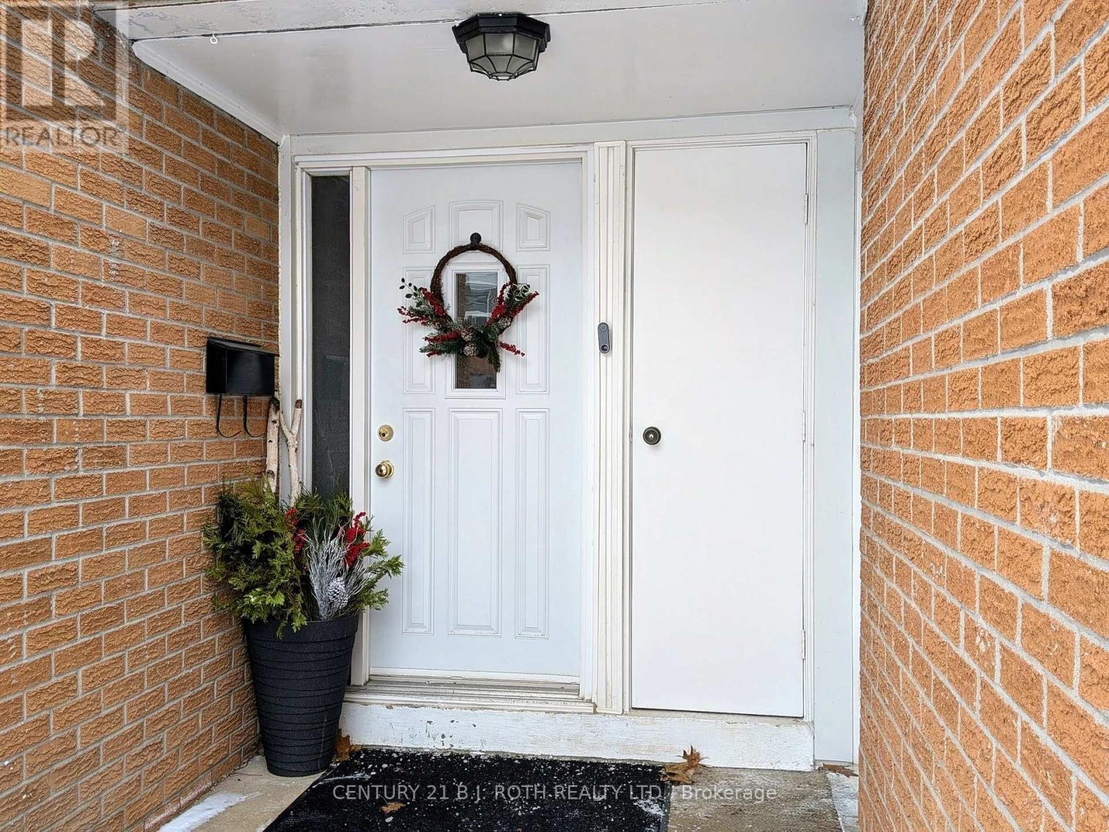 4 - 235 Steel Street, Barrie, Ontario  L4M 2H1 - Photo 3 - S12557784