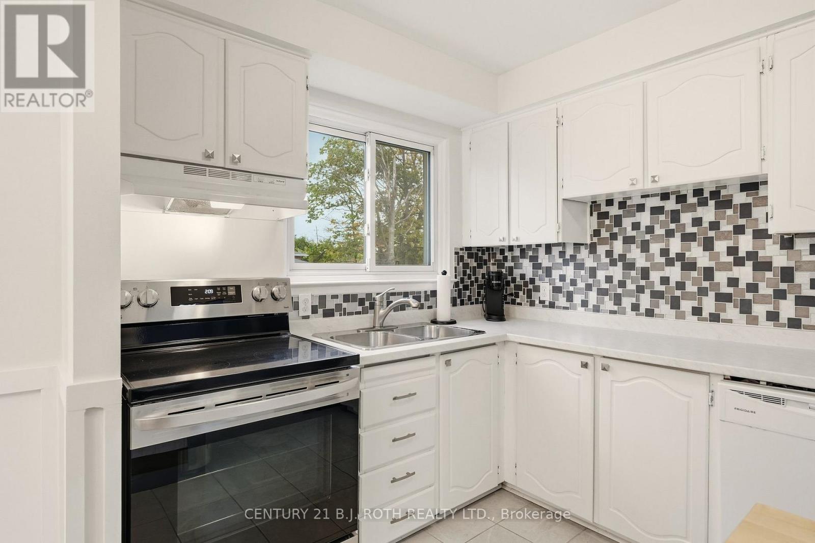 4 - 235 Steel Street, Barrie, Ontario  L4M 2H1 - Photo 9 - S12557784