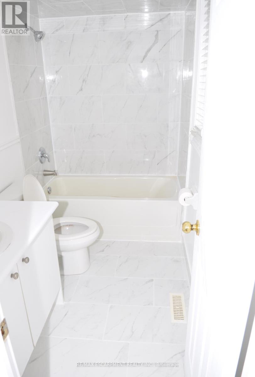 52 Arlington Drive, Georgina, Ontario  L4P 4H6 - Photo 10 - N12639768