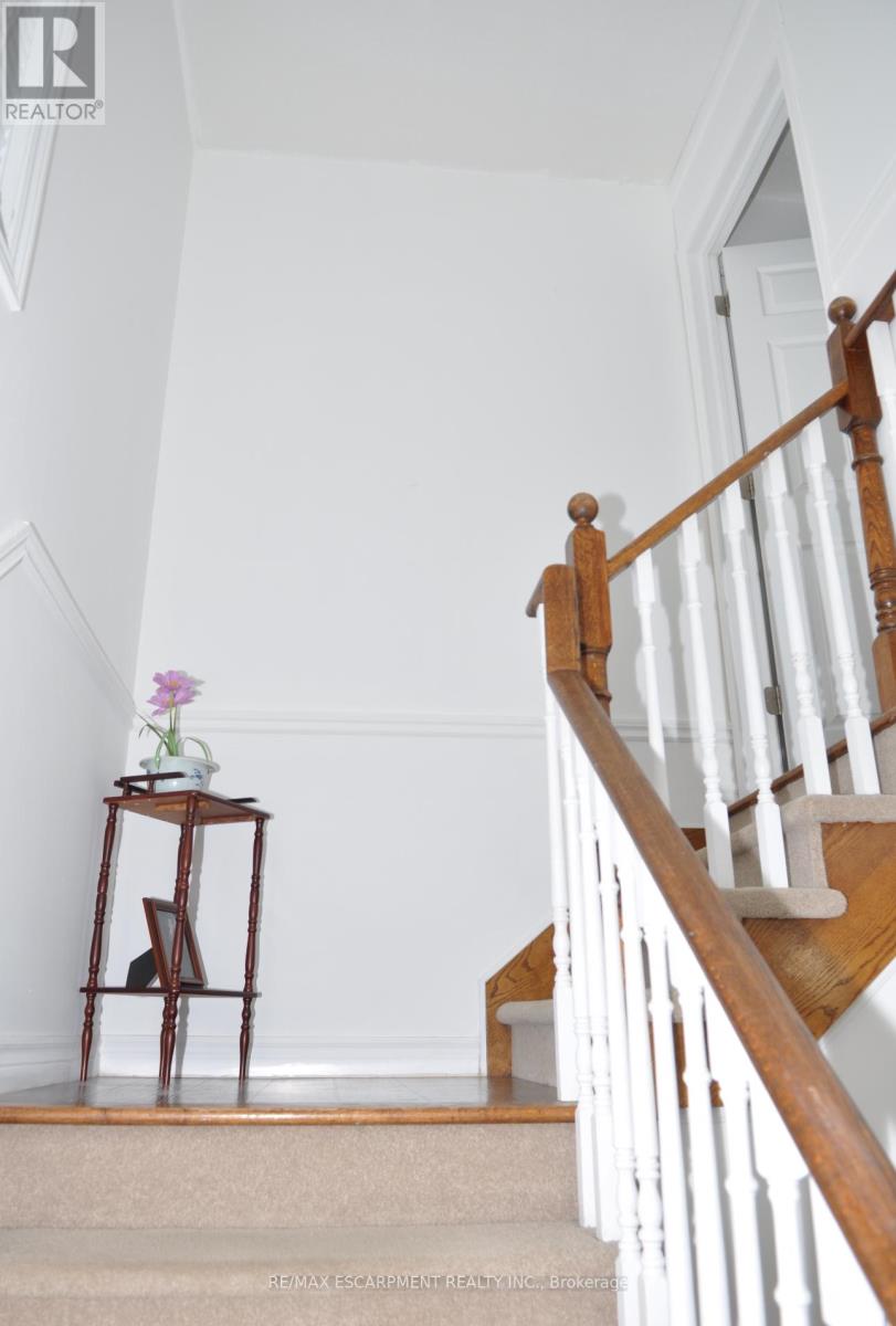 52 Arlington Drive, Georgina, Ontario  L4P 4H6 - Photo 3 - N12639768