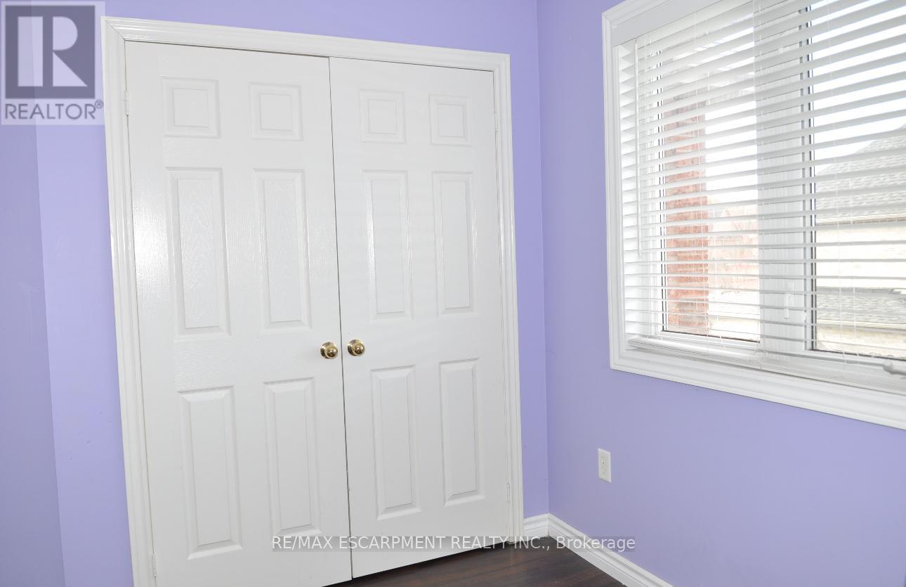 52 Arlington Drive, Georgina, Ontario  L4P 4H6 - Photo 4 - N12639768