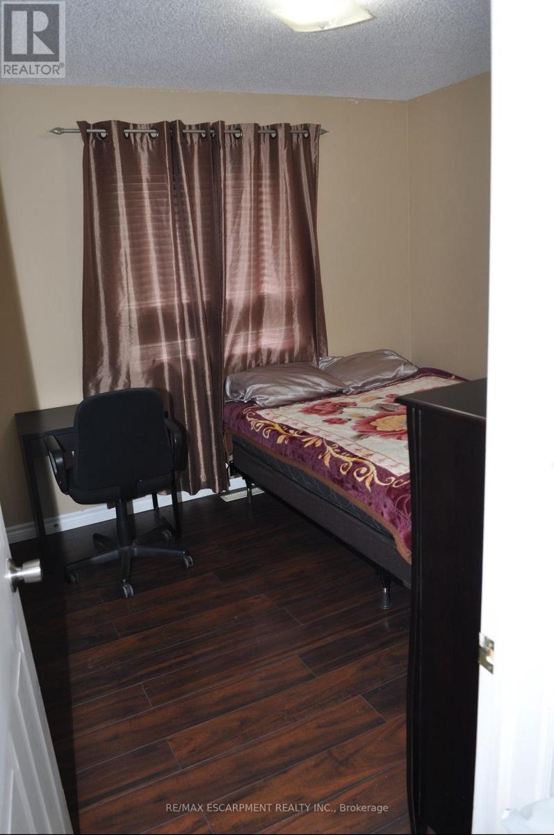 52 Arlington Drive, Georgina, Ontario  L4P 4H6 - Photo 6 - N12639768