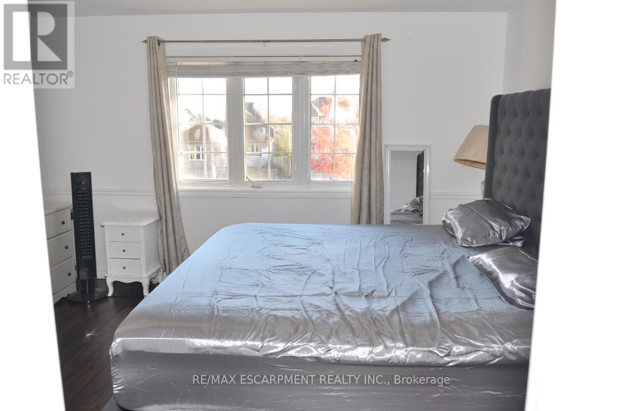 52 Arlington Drive, Georgina, Ontario  L4P 4H6 - Photo 8 - N12639768