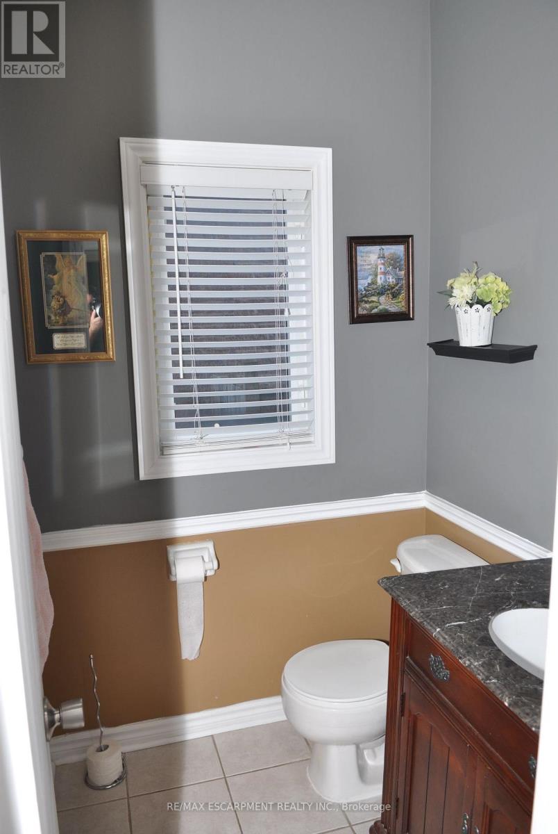 52 Arlington Drive, Georgina, Ontario  L4P 4H6 - Photo 9 - N12639768