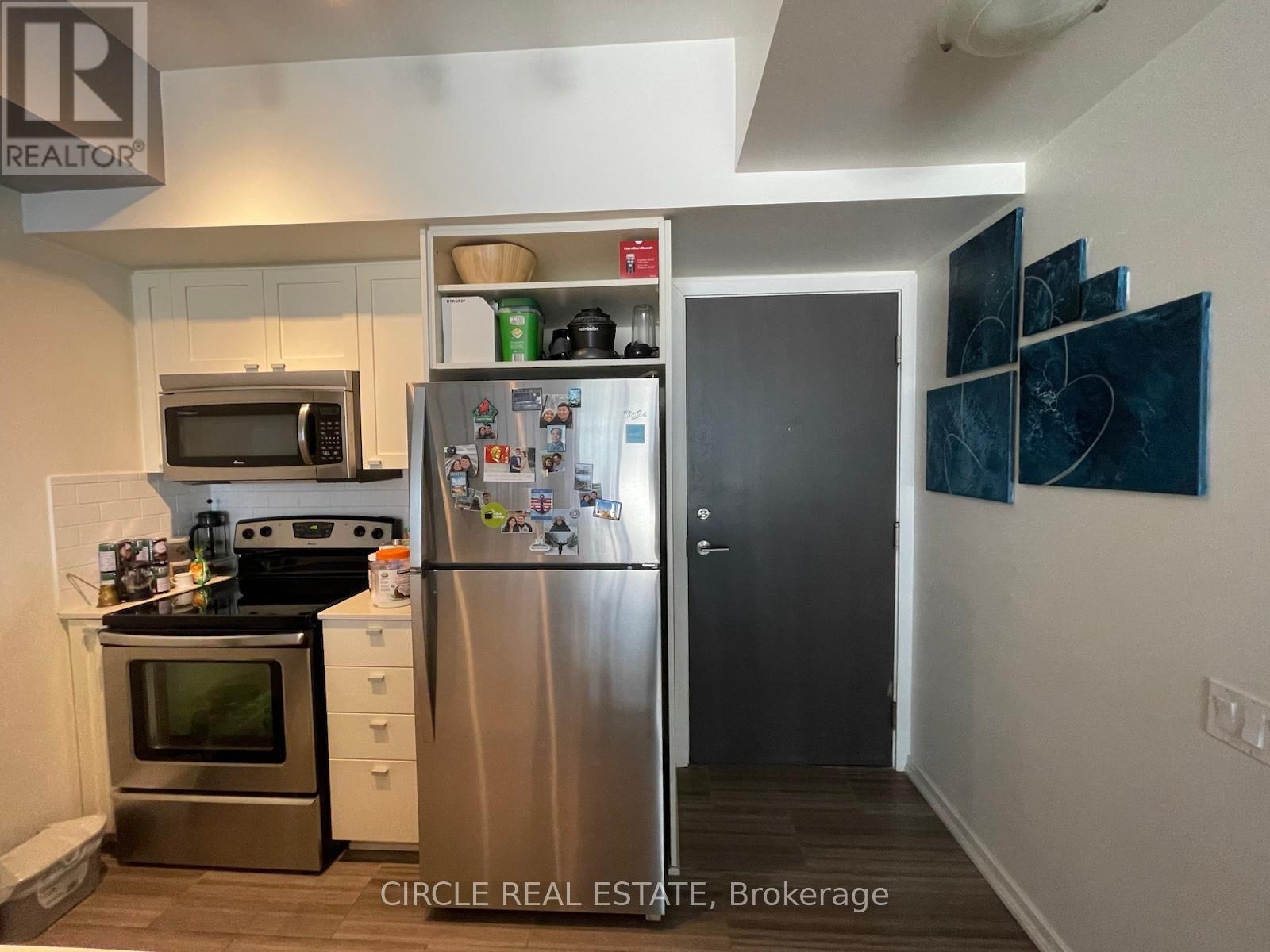 309 - 103 The Queensway Avenue N, Toronto, Ontario  M6S 5B3 - Photo 2 - W12639782