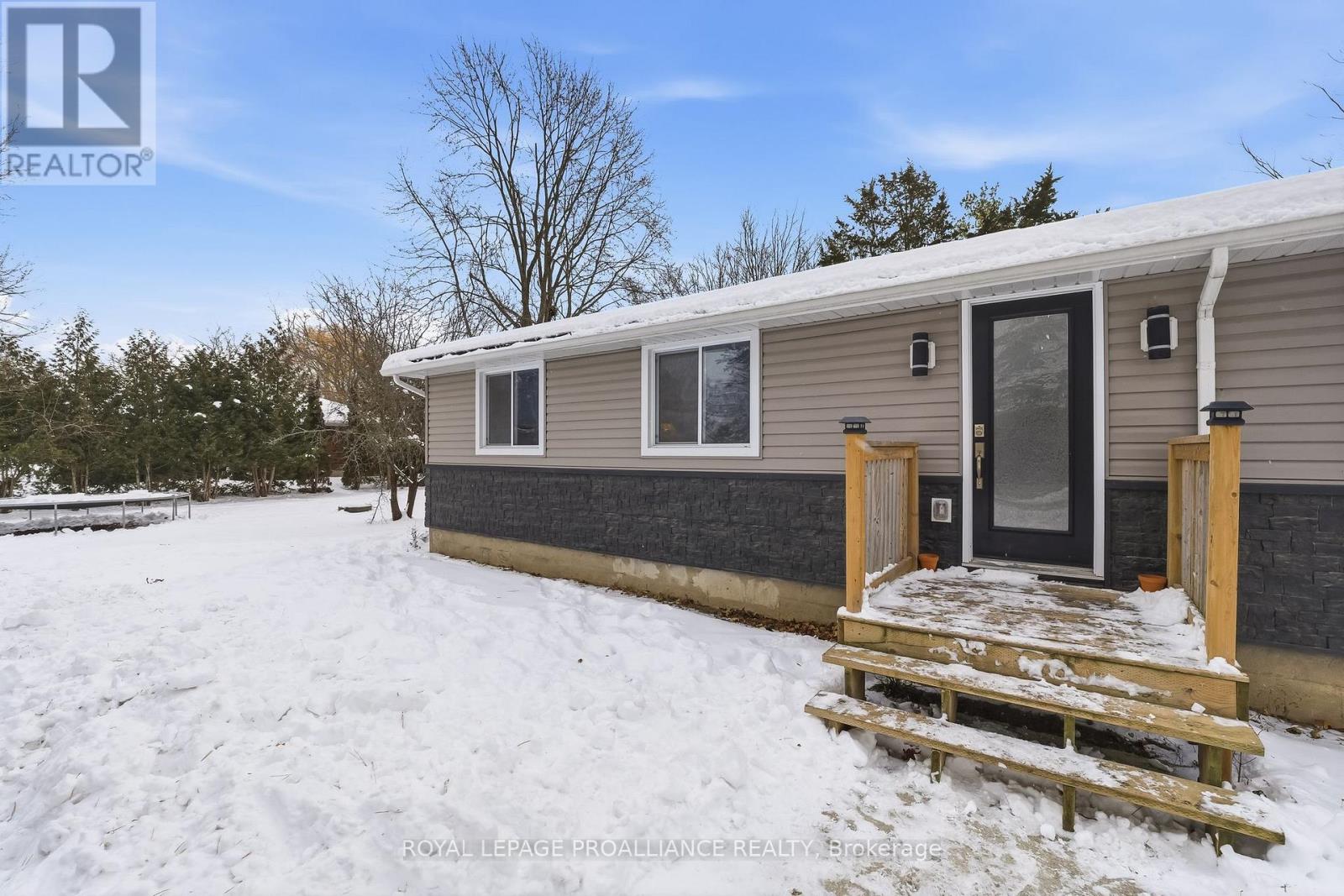 17 Chrisval Avenue, Quinte West, Ontario  K8V 5P7 - Photo 11 - X12639836