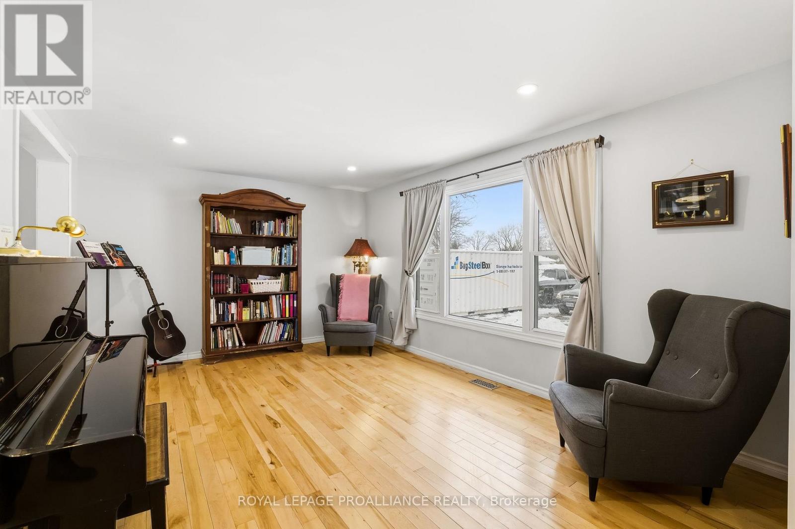 17 Chrisval Avenue, Quinte West, Ontario  K8V 5P7 - Photo 15 - X12639836