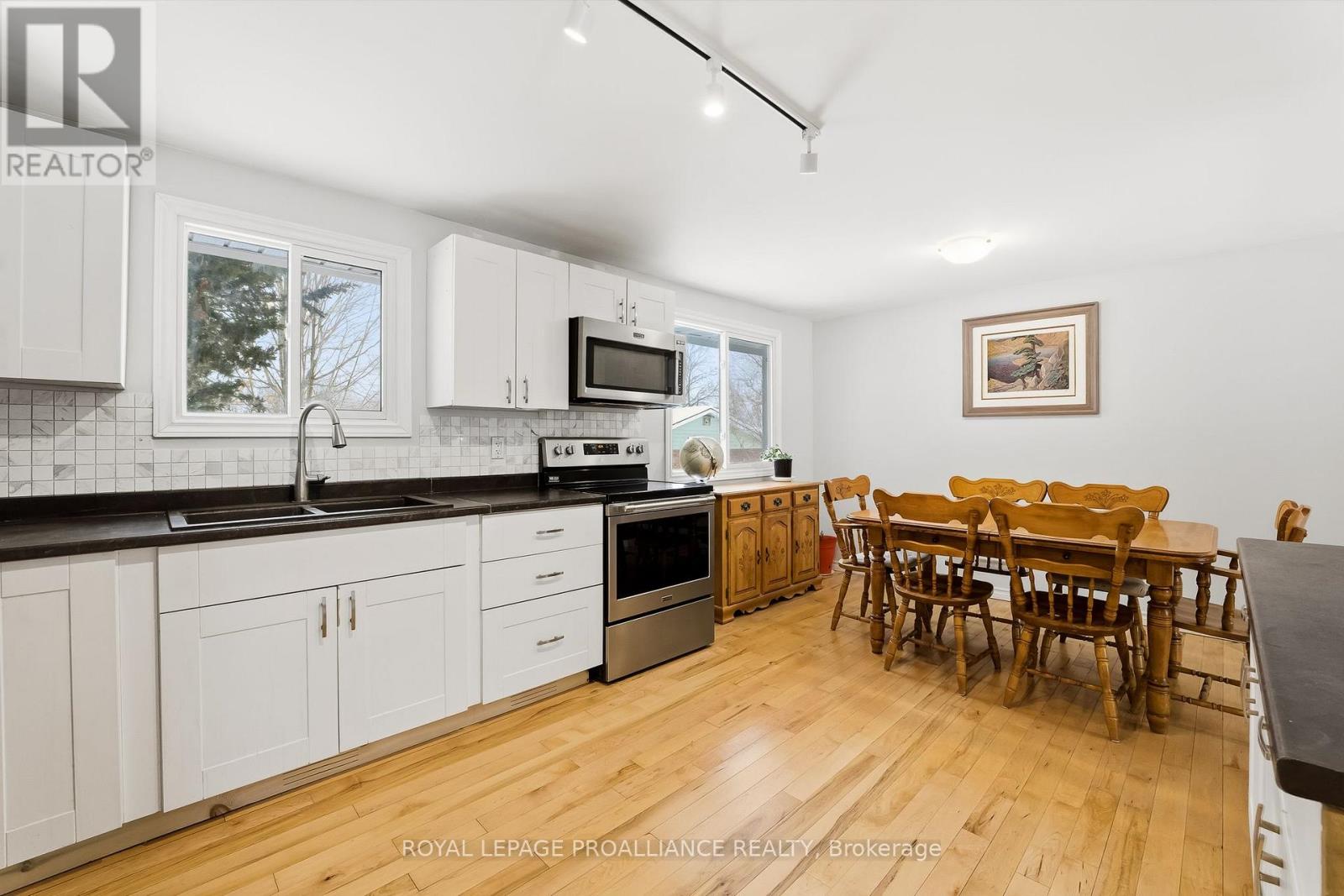 17 Chrisval Avenue, Quinte West, Ontario  K8V 5P7 - Photo 22 - X12639836