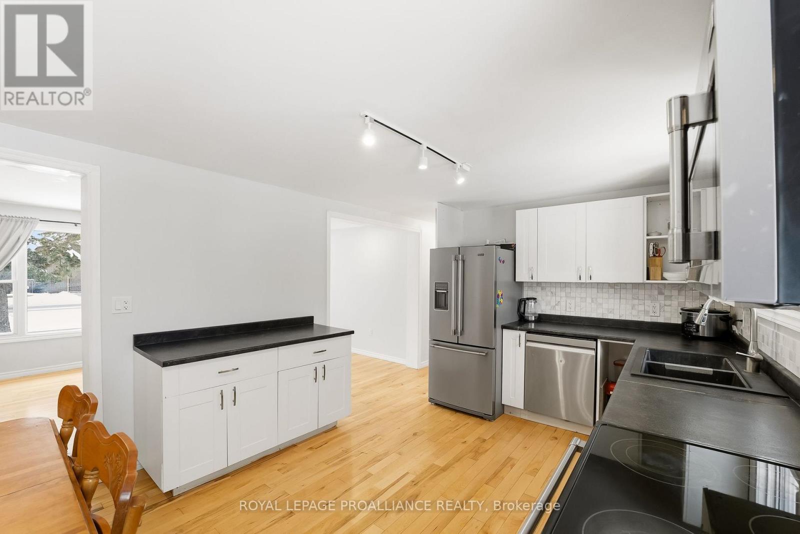 17 Chrisval Avenue, Quinte West, Ontario  K8V 5P7 - Photo 23 - X12639836