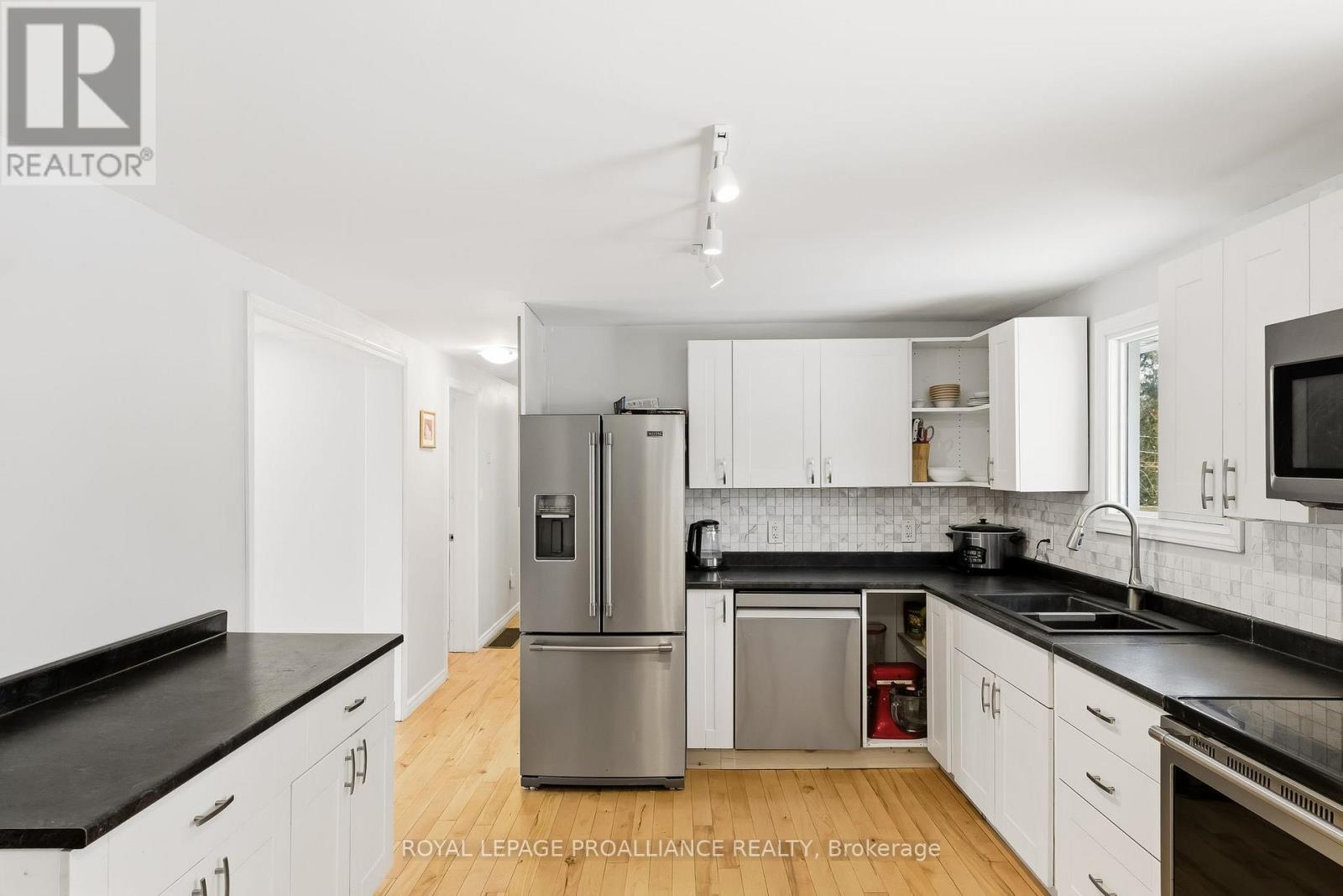 17 Chrisval Avenue, Quinte West, Ontario  K8V 5P7 - Photo 24 - X12639836