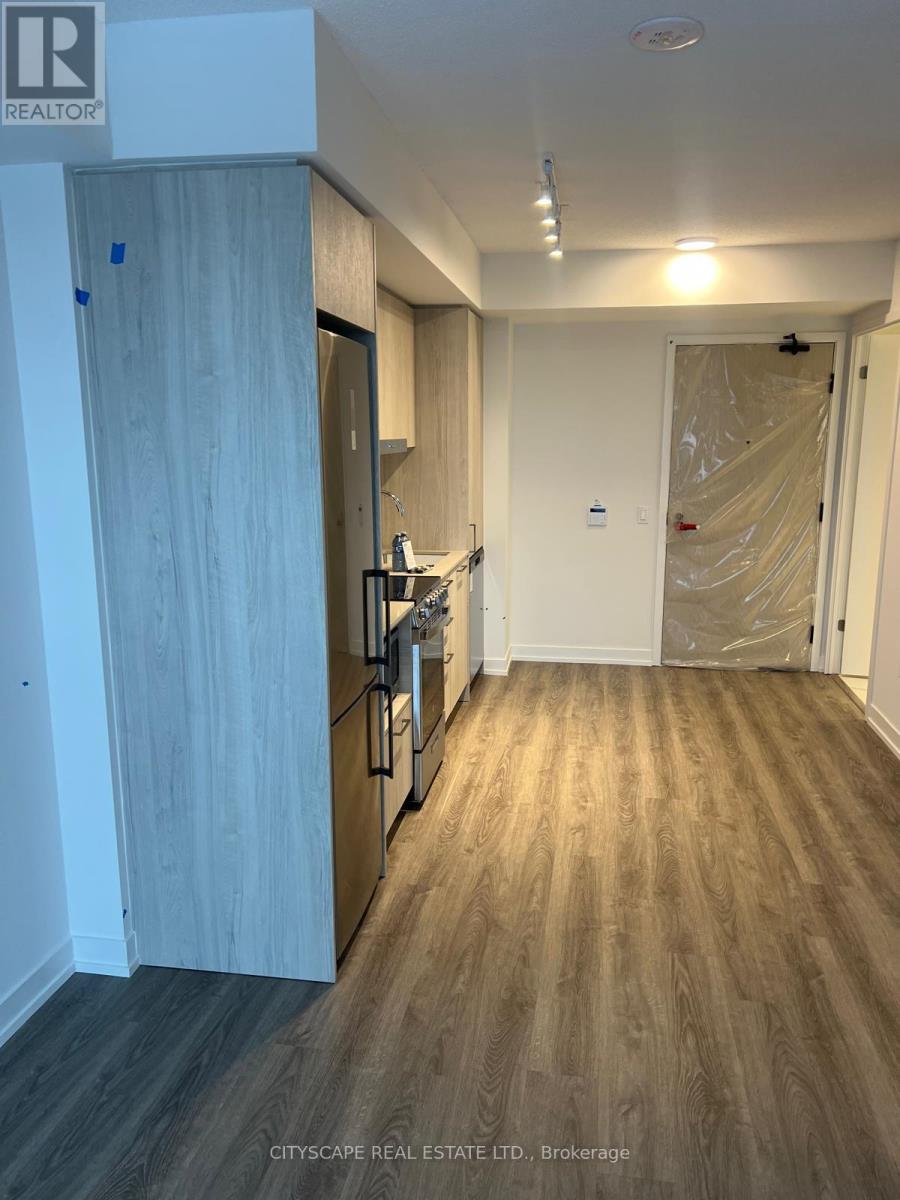 195 Commerce Street, Vaughan, Ontario  L4K 5Z7 - Photo 3 - N12610212