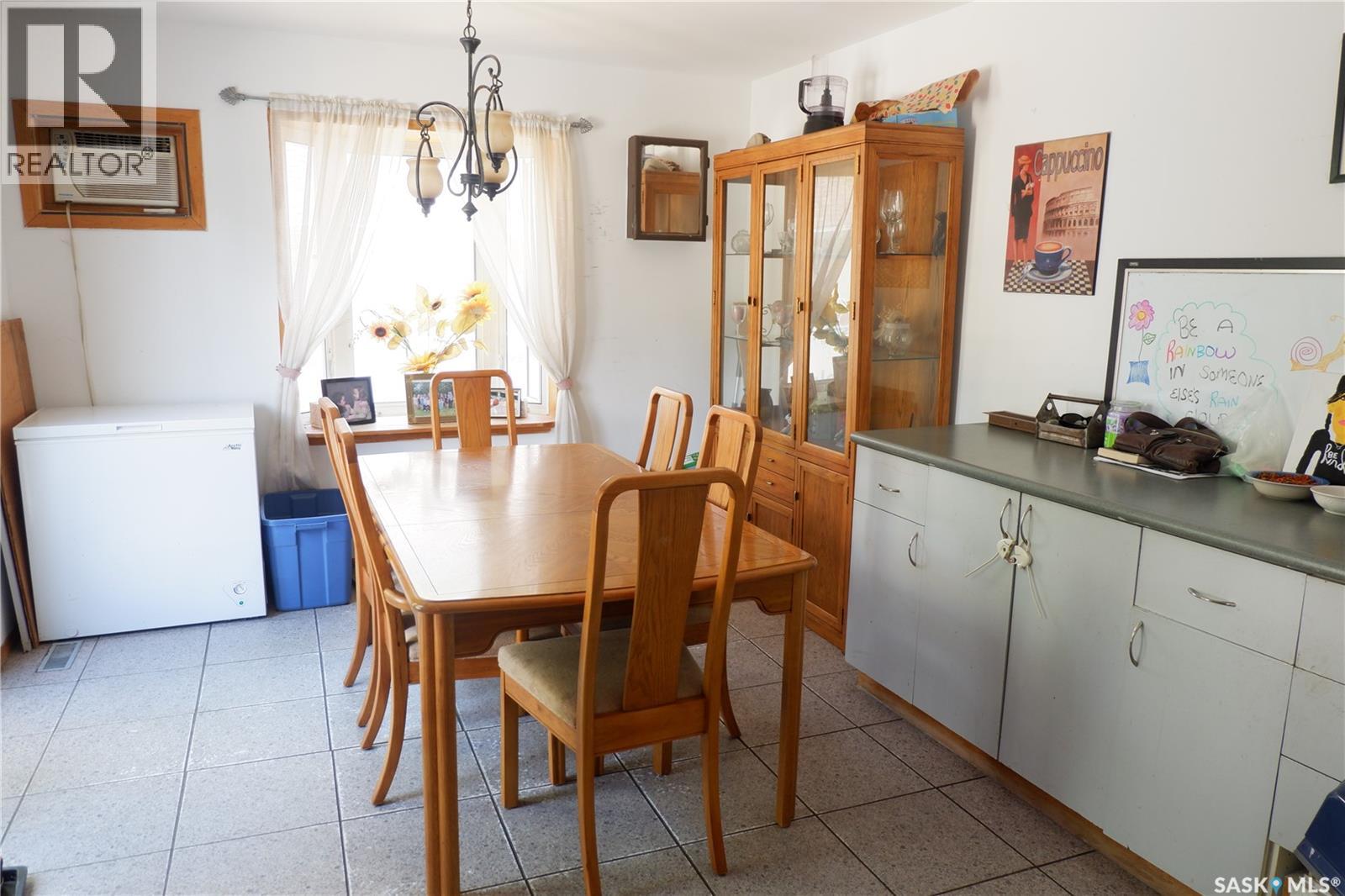 568 Stadacona Street W, Moose Jaw, Saskatchewan  S6H 1Z9 - Photo 3 - SK025754